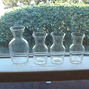 Matching Set of 4 Vintage 70s Clear Glass Beaker style Bud Vases Well made! NICE